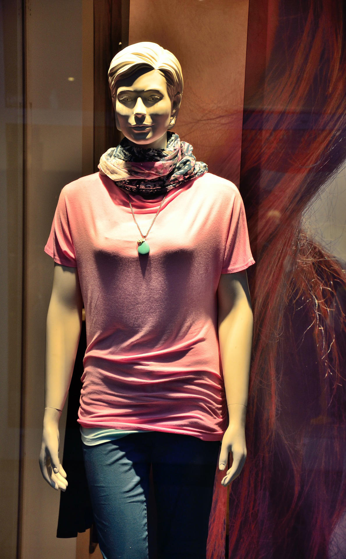 Photo mannequin A  la fenAªtre